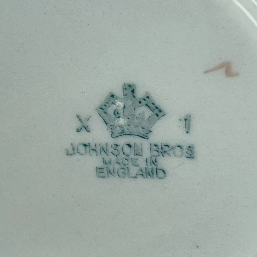Vintage Round Covered Vegetable Eastbourne (Old English) by JOHNSON BROTHERS